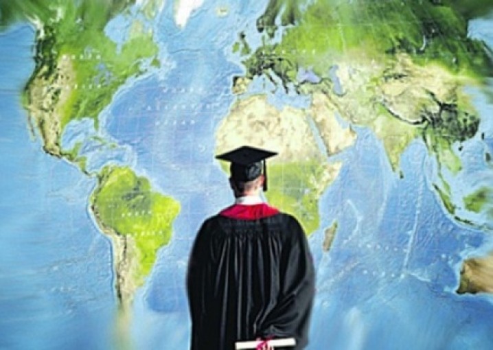 Навчання або стажування за кордоном: Роль перекладача у глобальному освітньому досвіді
