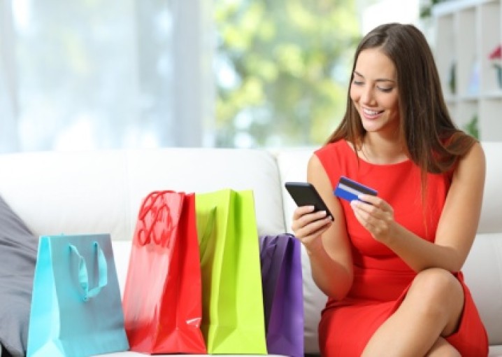 Шоппинг из дома: 5 причин купить одежду в интернете